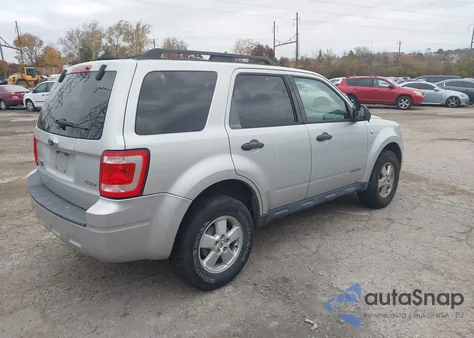2008 Ford Escape Xlt z USA, uszkodzony, nr VIN 1FMCU93118KA81922